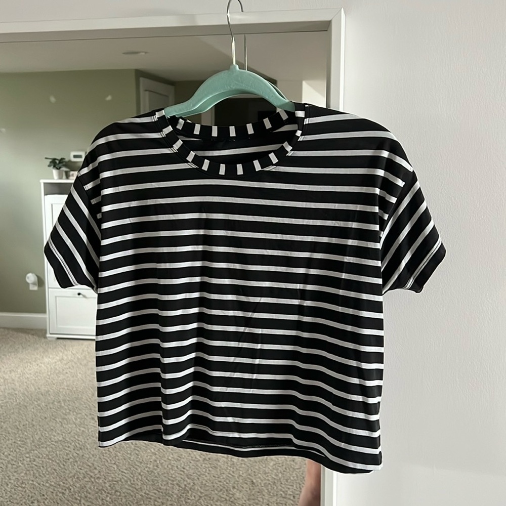 Lululemon Cates Cropped T Shirt - Grey Striped - Size 6